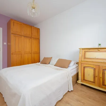 Spacious With Parking By Renters Apartamento