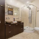 Spacious With Parking By Renters * Varsavia