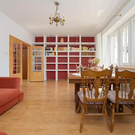 Spacious With Parking By Renters * Varsavia