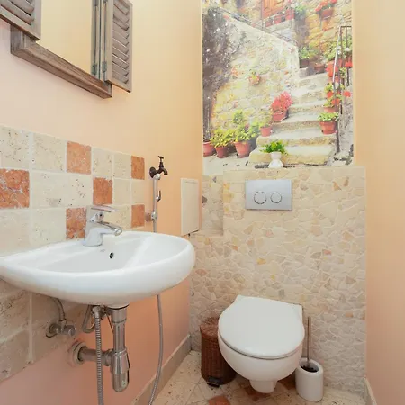 Spacious With Parking By Renters Appartamento Varsavia