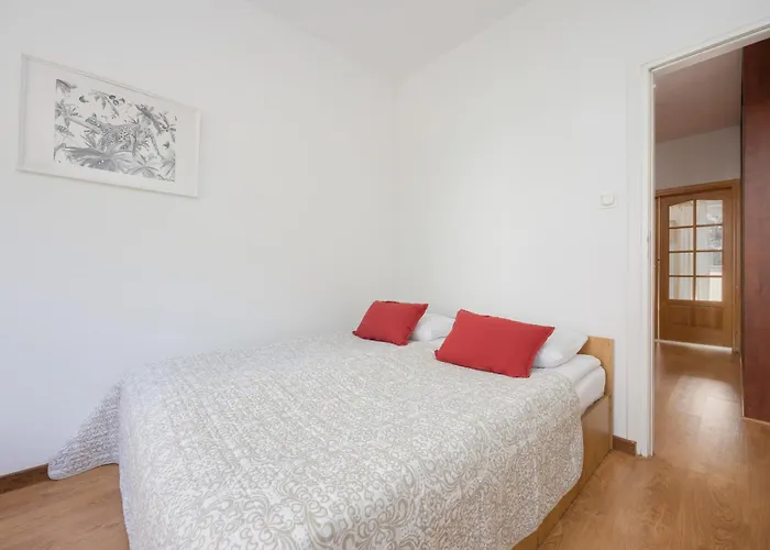 Apartment Spacious With Parking By Renters