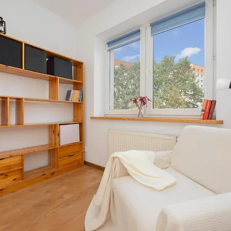 דירה Spacious With Parking By Renters ורשה