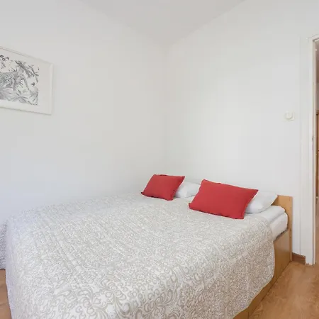 דירה Spacious With Parking By Renters