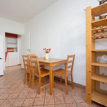 Spacious With Parking By Renters דירה ורשה