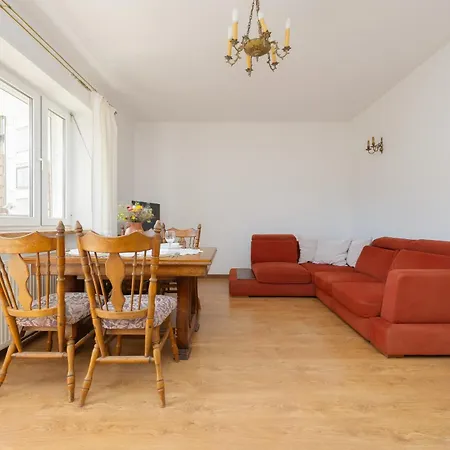 דירה Spacious With Parking By Renters