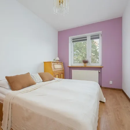 Spacious With Parking By Renters דירה ורשה