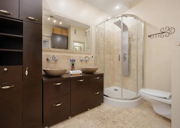 Spacious With Parking By Renters * Warszawa