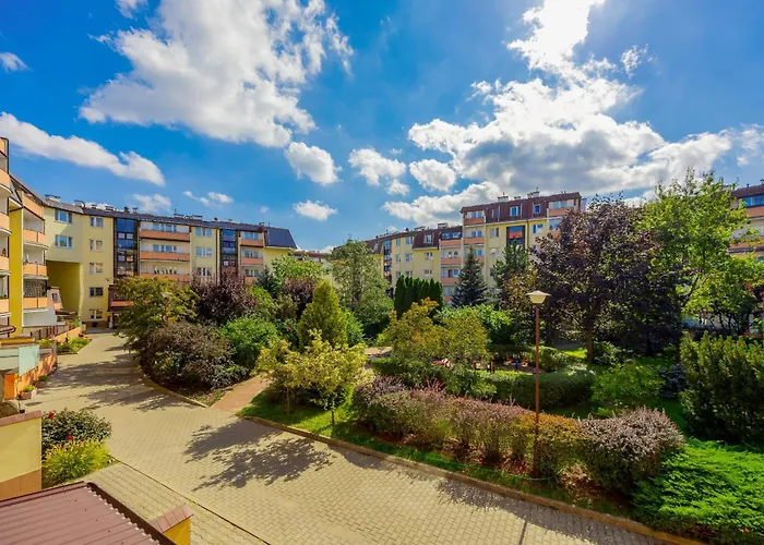 Spacious With Parking By Renters Warszawa