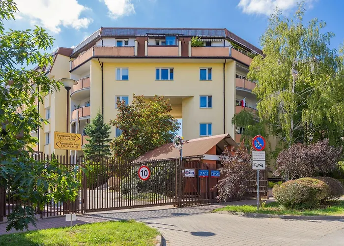 Spacious With Parking By Renters Apartament